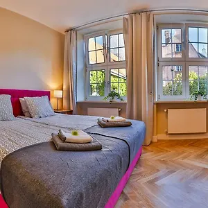 Apartament Bursztynowy Mariacka Old Town