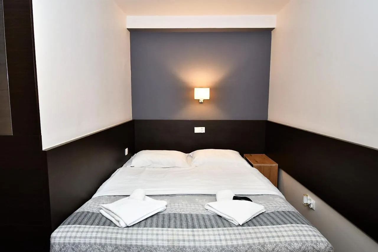 Sleepinn Gdansk Airport 3*,
